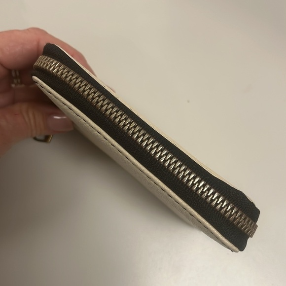 Aimee Kestenberg creamy White Textured Zip around Brixton Wallet / preowned - Picture 9 of 9